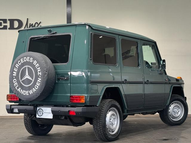 Ｇクラス Ｇ３５０　ブルーテック　エーゲードグリーン全塗装　４ＷＤ車輛　自社オリジナルナローカスタムＳｔｙｌｅ　クラシックグリル　チャック柄シートカバー　１６インチスチールホイール　五角シュラウドヘッドカバー　ヘッドライトカバー（8枚目）