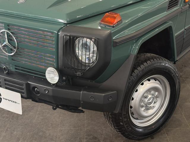 Ｇクラス Ｇ３５０　ブルーテック　エーゲードグリーン全塗装　４ＷＤ車輛　自社オリジナルナローカスタムＳｔｙｌｅ　クラシックグリル　チャック柄シートカバー　１６インチスチールホイール　五角シュラウドヘッドカバー　ヘッドライトカバー（12枚目）