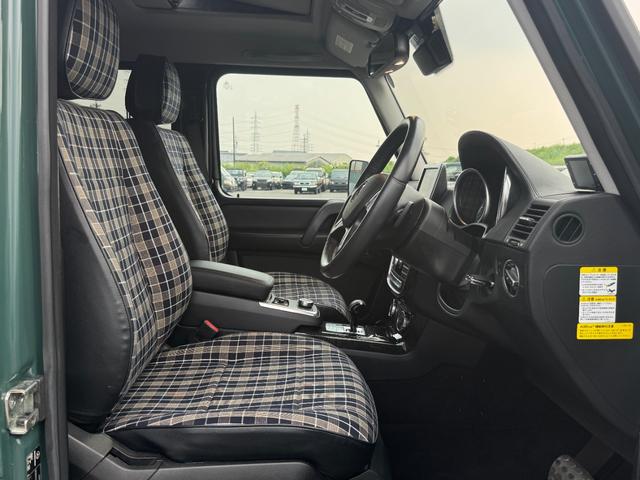 Ｇクラス Ｇ３５０　ブルーテック　エーゲードグリーン全塗装　４ＷＤ車輛　自社オリジナルナローカスタムＳｔｙｌｅ　クラシックグリル　チャック柄シートカバー　１６インチスチールホイール　五角シュラウドヘッドカバー　ヘッドライトカバー（17枚目）