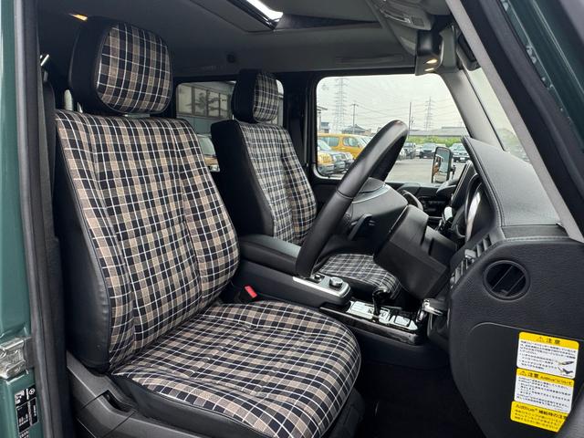 Ｇクラス Ｇ３５０　ブルーテック　エーゲードグリーン全塗装　４ＷＤ車輛　自社オリジナルナローカスタムＳｔｙｌｅ　クラシックグリル　チャック柄シートカバー　１６インチスチールホイール　五角シュラウドヘッドカバー　ヘッドライトカバー（18枚目）