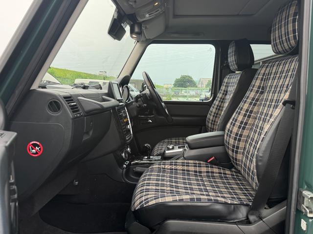 Ｇクラス Ｇ３５０　ブルーテック　エーゲードグリーン全塗装　４ＷＤ車輛　自社オリジナルナローカスタムＳｔｙｌｅ　クラシックグリル　チャック柄シートカバー　１６インチスチールホイール　五角シュラウドヘッドカバー　ヘッドライトカバー（21枚目）