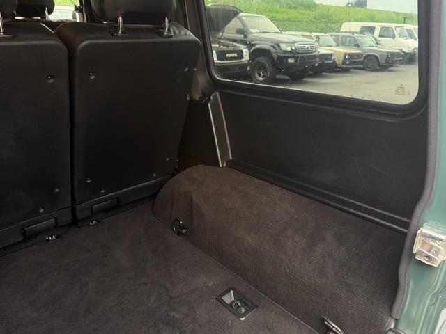 Ｇクラス Ｇ３５０　ブルーテック　エーゲードグリーン全塗装　４ＷＤ車輛　自社オリジナルナローカスタムＳｔｙｌｅ　クラシックグリル　チャック柄シートカバー　１６インチスチールホイール　五角シュラウドヘッドカバー　ヘッドライトカバー（34枚目）