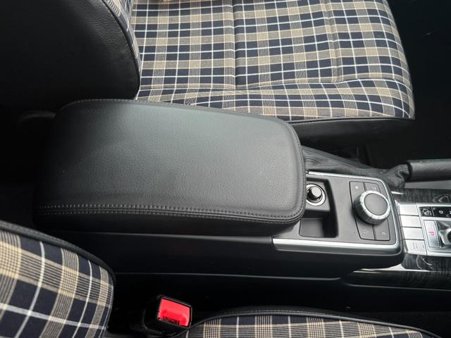 Ｇクラス Ｇ３５０　ブルーテック　エーゲードグリーン全塗装　４ＷＤ車輛　自社オリジナルナローカスタムＳｔｙｌｅ　クラシックグリル　チャック柄シートカバー　１６インチスチールホイール　五角シュラウドヘッドカバー　ヘッドライトカバー（44枚目）