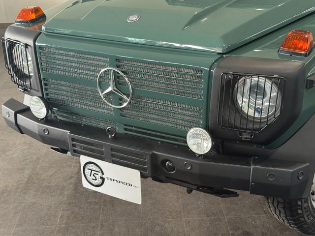 Ｇクラス Ｇ３５０　ブルーテック　エーゲードグリーン全塗装　４ＷＤ車輛　自社オリジナルナローカスタムＳｔｙｌｅ　クラシックグリル　チャック柄シートカバー　１６インチスチールホイール　五角シュラウドヘッドカバー　ヘッドライトカバー（57枚目）