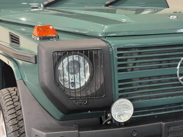 Ｇクラス Ｇ３５０　ブルーテック　エーゲードグリーン全塗装　４ＷＤ車輛　自社オリジナルナローカスタムＳｔｙｌｅ　クラシックグリル　チャック柄シートカバー　１６インチスチールホイール　五角シュラウドヘッドカバー　ヘッドライトカバー（59枚目）