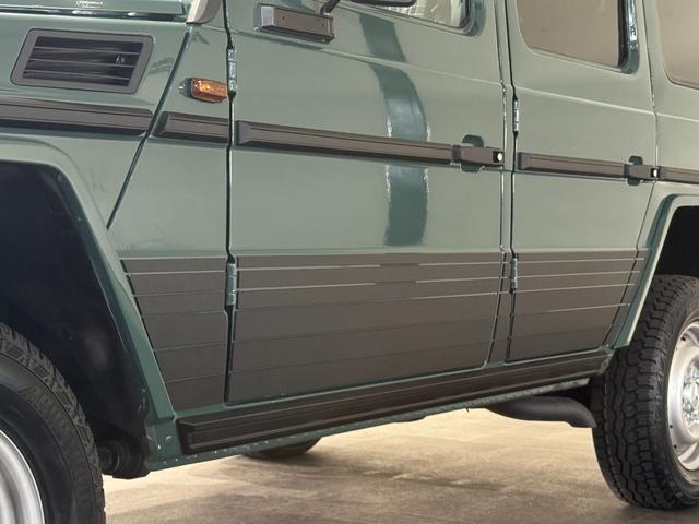 Ｇクラス Ｇ３５０　ブルーテック　エーゲードグリーン全塗装　４ＷＤ車輛　自社オリジナルナローカスタムＳｔｙｌｅ　クラシックグリル　チャック柄シートカバー　１６インチスチールホイール　五角シュラウドヘッドカバー　ヘッドライトカバー（64枚目）