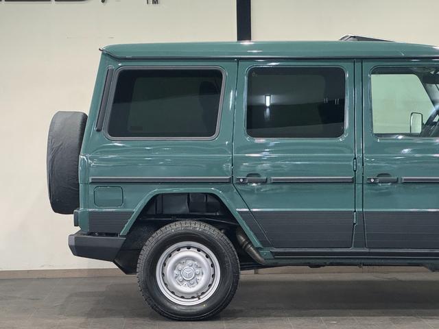 Ｇクラス Ｇ３５０　ブルーテック　エーゲードグリーン全塗装　４ＷＤ車輛　自社オリジナルナローカスタムＳｔｙｌｅ　クラシックグリル　チャック柄シートカバー　１６インチスチールホイール　五角シュラウドヘッドカバー　ヘッドライトカバー（69枚目）