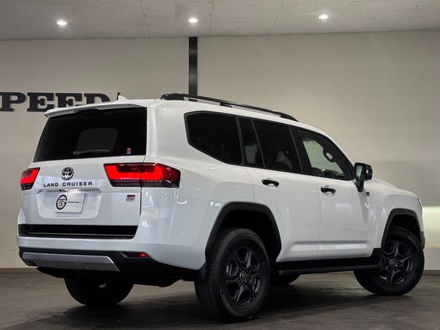 ランドクルーザー ＧＲスポーツ　ワンオーナー　ＪＢＬサウンドシステム　クールボックス　電動リアデフロック　４ＷＤ車輌　サンルーフ付き　黒革シート　ＥＴＣ２．０　　７人乗り　シートヒーター　シートクーラー　Ｂｌｕｅｔｏｏｔｈ機能（11枚目）