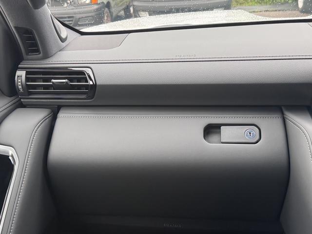 ランドクルーザー ＧＲスポーツ　ワンオーナー　ＪＢＬサウンドシステム　クールボックス　電動リアデフロック　４ＷＤ車輌　サンルーフ付き　黒革シート　ＥＴＣ２．０　　７人乗り　シートヒーター　シートクーラー　Ｂｌｕｅｔｏｏｔｈ機能（17枚目）