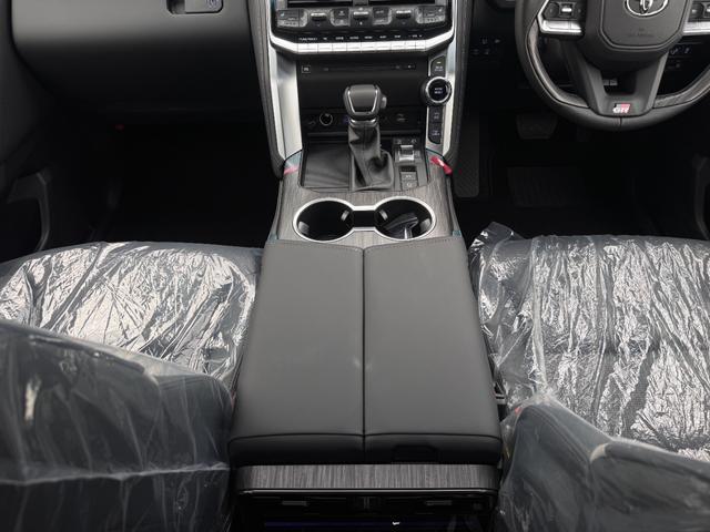 ランドクルーザー ＧＲスポーツ　ワンオーナー　ＪＢＬサウンドシステム　クールボックス　電動リアデフロック　４ＷＤ車輌　サンルーフ付き　黒革シート　ＥＴＣ２．０　　７人乗り　シートヒーター　シートクーラー　Ｂｌｕｅｔｏｏｔｈ機能（22枚目）