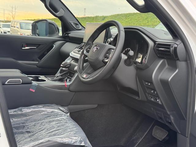 ランドクルーザー ＧＲスポーツ　ワンオーナー　ＪＢＬサウンドシステム　クールボックス　電動リアデフロック　４ＷＤ車輌　サンルーフ付き　黒革シート　ＥＴＣ２．０　　７人乗り　シートヒーター　シートクーラー　Ｂｌｕｅｔｏｏｔｈ機能（23枚目）