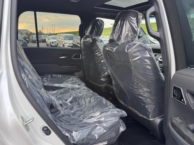 ランドクルーザー ＧＲスポーツ　ワンオーナー　ＪＢＬサウンドシステム　クールボックス　電動リアデフロック　４ＷＤ車輌　サンルーフ付き　黒革シート　ＥＴＣ２．０　　７人乗り　シートヒーター　シートクーラー　Ｂｌｕｅｔｏｏｔｈ機能（35枚目）