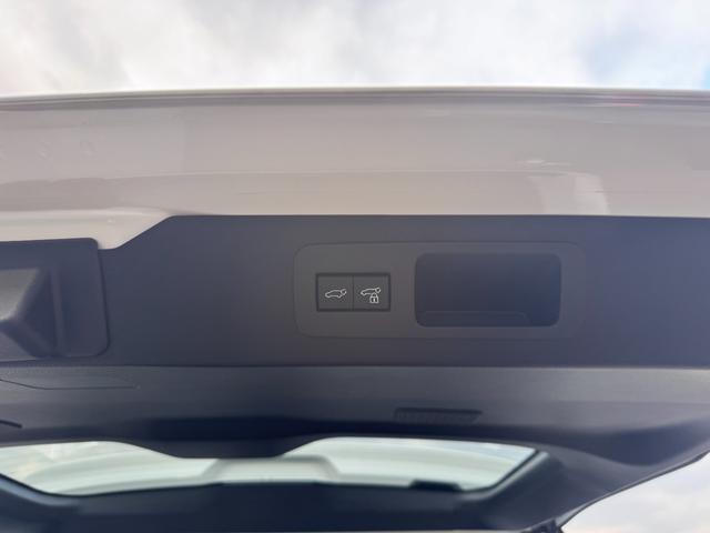 ランドクルーザー ＧＲスポーツ　ワンオーナー　ＪＢＬサウンドシステム　クールボックス　電動リアデフロック　４ＷＤ車輌　サンルーフ付き　黒革シート　ＥＴＣ２．０　　７人乗り　シートヒーター　シートクーラー　Ｂｌｕｅｔｏｏｔｈ機能（41枚目）