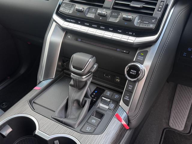 ランドクルーザー ＧＲスポーツ　ワンオーナー　ＪＢＬサウンドシステム　クールボックス　電動リアデフロック　４ＷＤ車輌　サンルーフ付き　黒革シート　ＥＴＣ２．０　　７人乗り　シートヒーター　シートクーラー　Ｂｌｕｅｔｏｏｔｈ機能（50枚目）