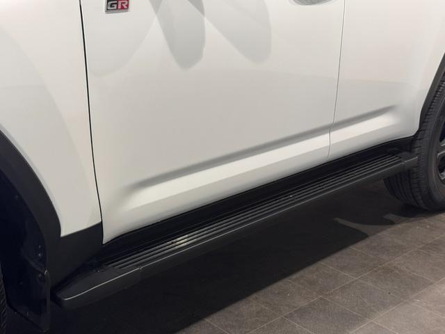 ランドクルーザー ＧＲスポーツ　ワンオーナー　ＪＢＬサウンドシステム　クールボックス　電動リアデフロック　４ＷＤ車輌　サンルーフ付き　黒革シート　ＥＴＣ２．０　　７人乗り　シートヒーター　シートクーラー　Ｂｌｕｅｔｏｏｔｈ機能（64枚目）