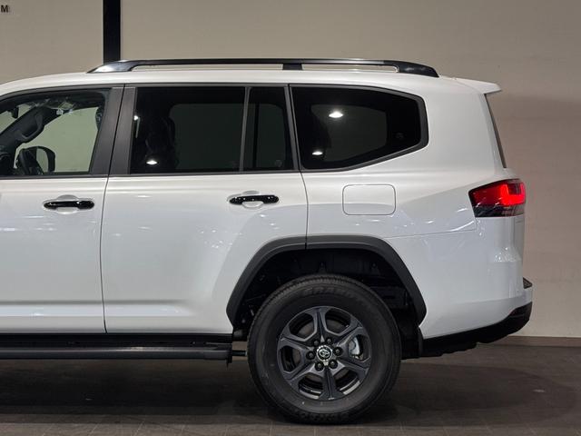 ランドクルーザー ＧＲスポーツ　ワンオーナー　ＪＢＬサウンドシステム　クールボックス　電動リアデフロック　４ＷＤ車輌　サンルーフ付き　黒革シート　ＥＴＣ２．０　　７人乗り　シートヒーター　シートクーラー　Ｂｌｕｅｔｏｏｔｈ機能（79枚目）