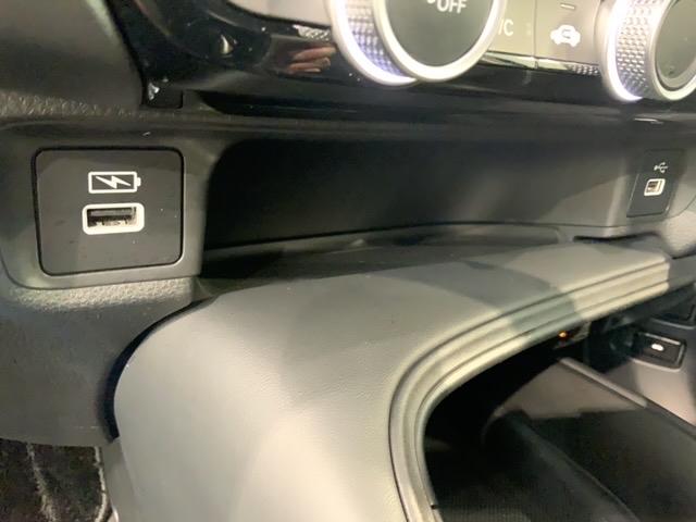 ヴェゼル ｅ：ＨＥＶ　Ｘ　Ｈ　ＳＥＮＳＩＮＧ　最長５年保証　ワンオ－ナ－　ナビＶＸＵ－２２５ＶＺｉ　ＴＶ　Ｒカメラ　ＣＤ録音　ＢＴオ－ディオ　ＤＶＤ　ＥＴＣ　ＬＥＤライト　ＶＳＡ　クルコン　アルミ　スマ－トキ－　盗難防止装置（25枚目）