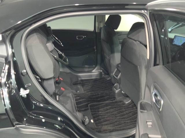 ヴェゼル ｅ：ＨＥＶ　Ｘ　Ｈ　ＳＥＮＳＩＮＧ　最長５年保証　ワンオ－ナ－　ナビＶＸＵ－２２５ＶＺｉ　ＴＶ　Ｒカメラ　ＣＤ録音　ＢＴオ－ディオ　ＤＶＤ　ＥＴＣ　ＬＥＤライト　ＶＳＡ　クルコン　アルミ　スマ－トキ－　盗難防止装置（32枚目）