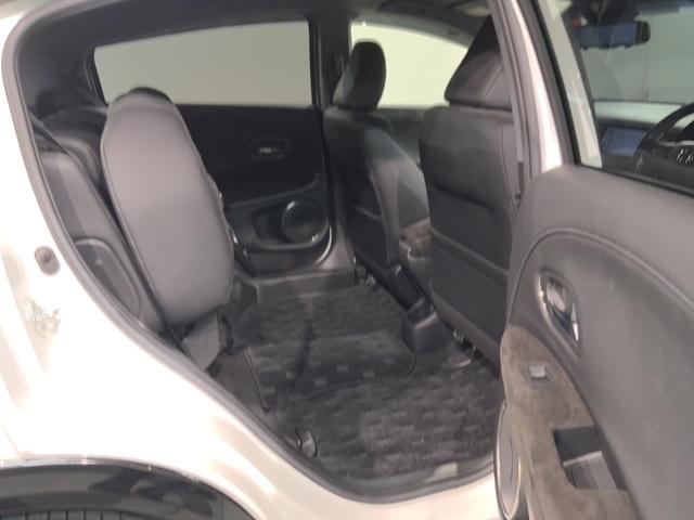 ヴェゼル ハイブリッドＲＳ・ホンダセンシング　１年保証　ワンオ－ナ－　ナビＶＸＭ－１７５ＶＦＥｉ　ＴＶ　Ｒカメラ　ＣＤ録音　ＢＴオ－ディオＤＶＤ　ドラレコ　ＥＴＣ　ＬＥＤライト　ＶＳＡ　シ－トヒ－タ－　クルコン　アルミ　スマ－トキ－　盗難防止装置（33枚目）