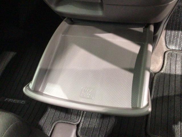 フリード Ｇ・ホンダセンシング　１年保証　ワンオ－ナ－　ナビＶＸＭ－１７４ＶＦＸｉ　ＴＶ　Ｒカメラ　ＢＴオ－ディオ　ＤＶＤ　ドラレコ　ＥＴＣ　両側電動ドア　ＶＳＡ　クルコン　スマ－トキ－　盗難防止装置　整備記録簿　ＡＡＣ　スペアキ－（27枚目）