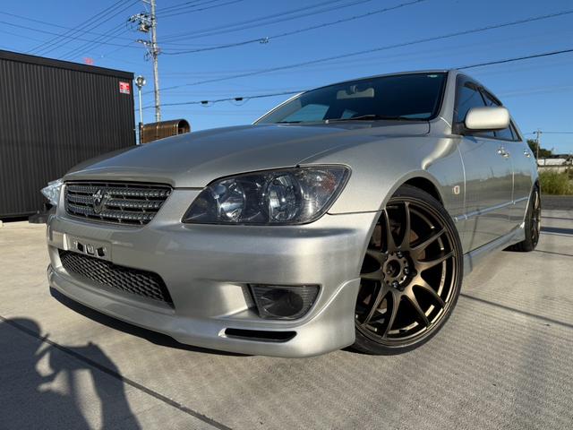 アルテッツァ ＲＳ２００　Ｌエディション　クラッチ新品　ホイールタイヤ新品　車高調　マフラー　６速ミッション　衝突安全ボディ　修復無　１ヶ月１０００Ｋｍ保証　シルバー　走行６８０００Ｋｍ（2枚目）