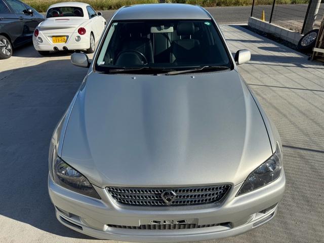 アルテッツァ ＲＳ２００　Ｌエディション　クラッチ新品　ホイールタイヤ新品　車高調　マフラー　６速ミッション　衝突安全ボディ　修復無　１ヶ月１０００Ｋｍ保証　シルバー　走行６８０００Ｋｍ（3枚目）