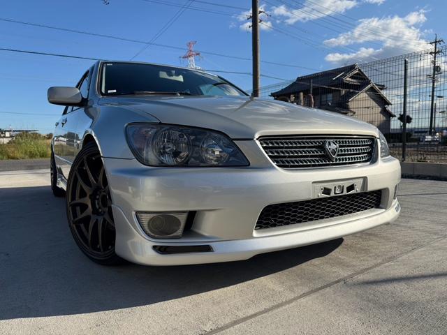 アルテッツァ ＲＳ２００　Ｌエディション　クラッチ新品　ホイールタイヤ新品　車高調　マフラー　６速ミッション　衝突安全ボディ　修復無　１ヶ月１０００Ｋｍ保証　シルバー　走行６８０００Ｋｍ（4枚目）