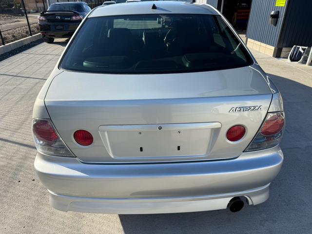 アルテッツァ ＲＳ２００　Ｌエディション　クラッチ新品　ホイールタイヤ新品　車高調　マフラー　６速ミッション　衝突安全ボディ　修復無　１ヶ月１０００Ｋｍ保証　シルバー　走行６８０００Ｋｍ（7枚目）