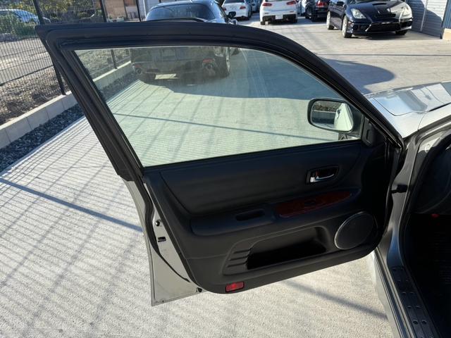 アルテッツァ ＲＳ２００　Ｌエディション　クラッチ新品　ホイールタイヤ新品　車高調　マフラー　６速ミッション　衝突安全ボディ　修復無　１ヶ月１０００Ｋｍ保証　シルバー　走行６８０００Ｋｍ（14枚目）