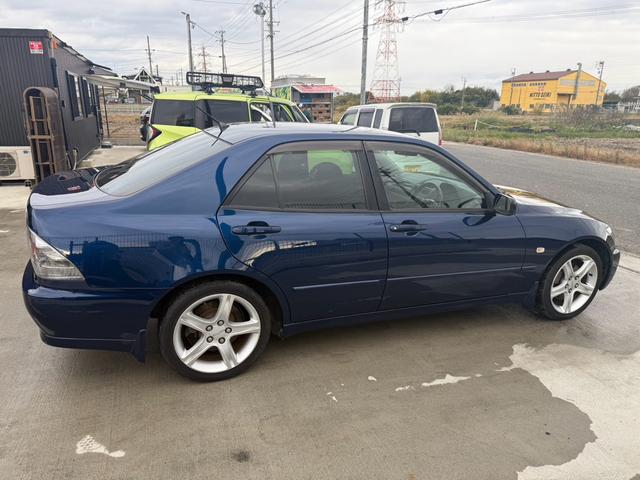 アルテッツァ ＲＳ２００　Ｚエディション　６速ミッション　クラッチ新品　タイヤ新品　車検整備付　１ヶ月１０００ＫＭ保証　走行９４０００Ｋｍ　修復歴無し　衝突安全ボディ（5枚目）