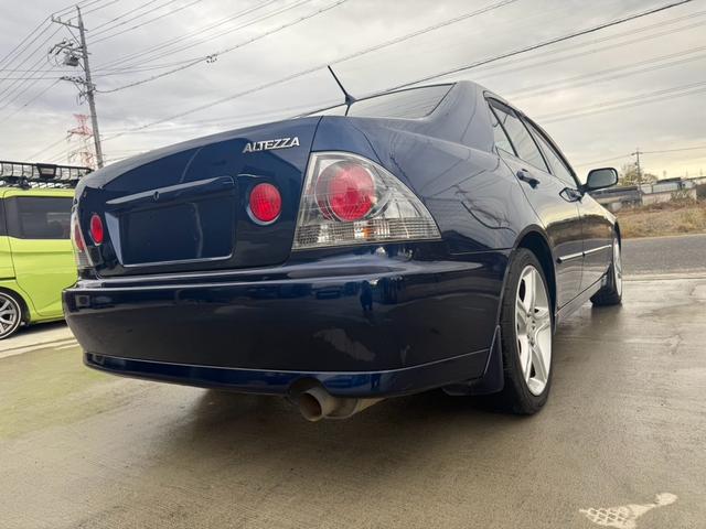 アルテッツァ ＲＳ２００　Ｚエディション　６速ミッション　クラッチ新品　タイヤ新品　車検整備付　１ヶ月１０００ＫＭ保証　走行９４０００Ｋｍ　修復歴無し　衝突安全ボディ（6枚目）