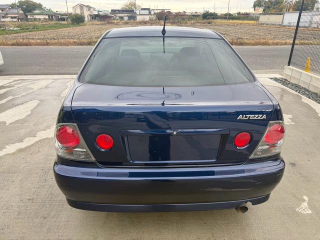 アルテッツァ ＲＳ２００　Ｚエディション　６速ミッション　クラッチ新品　タイヤ新品　車検整備付　１ヶ月１０００ＫＭ保証　走行９４０００Ｋｍ　修復歴無し　衝突安全ボディ（7枚目）