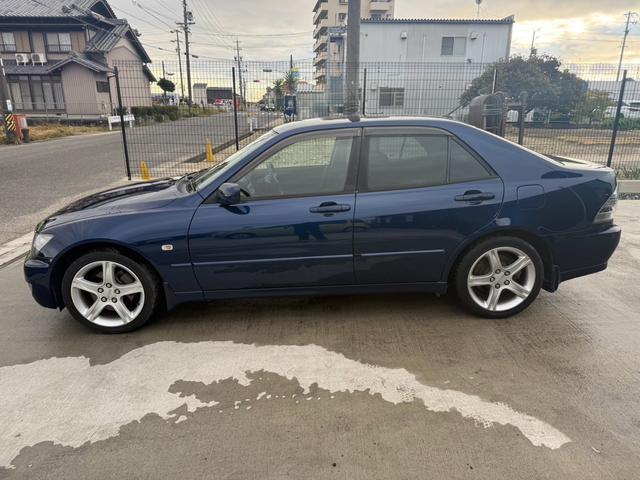 アルテッツァ ＲＳ２００　Ｚエディション　６速ミッション　クラッチ新品　タイヤ新品　車検整備付　１ヶ月１０００ＫＭ保証　走行９４０００Ｋｍ　修復歴無し　衝突安全ボディ（9枚目）