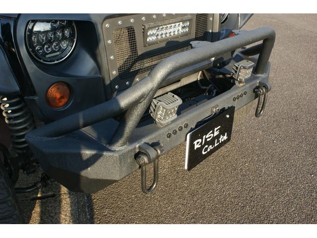 スポーツ Bushwackerフラットオーバーフェンダー 社外リフトアップサスキット FUEL20インチオフロードアルミホイール MICKEY THOMPSONバハATZ ギブソンマフラー プロコンプスタビ(15枚目)