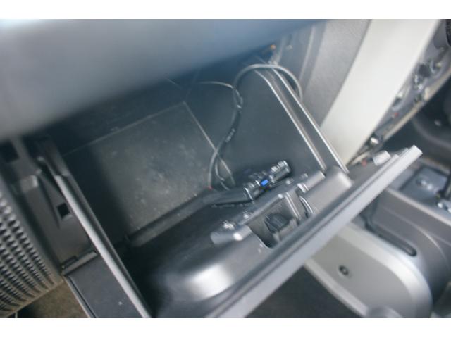 スポーツ Bushwackerフラットオーバーフェンダー 社外リフトアップサスキット FUEL20インチオフロードアルミホイール MICKEY THOMPSONバハATZ ギブソンマフラー プロコンプスタビ(46枚目)