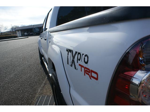 タコマ ダブルキャブ　ＴＲＤオフロード　４ＷＤ　４．０Ｌ　Ｖ６　ＴＸｐｒｏＴＲＤ　１７インチＴＲＤホイール　ＴＲＤマフラー　ＪＢＬサウンドシステム　トノカバー　ヒッチメンバー　メッキサイドステップ　バックカメラ　フロントサイドカメラ　ＥＴＣ（32枚目）