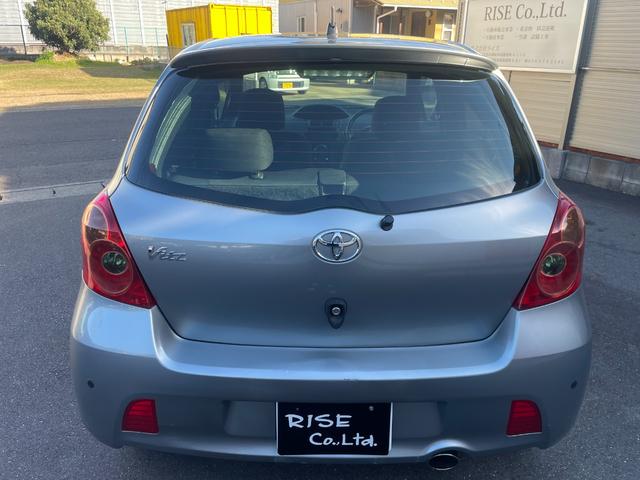 ヴィッツ ＲＳ　５速ＭＴ　キーレス　ナビ　フルセグＴＶ　Ｂｌｕｅｔｏｏｔｈ接続　ＥＴＣ　電動格納ミラー　フォグランプ　純正１６インチアルミホイール　ＨＩＤヘッドライト（12枚目）