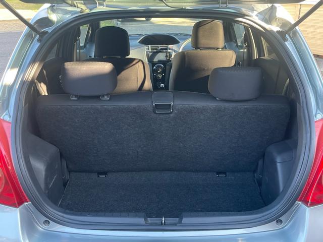 ヴィッツ ＲＳ　５速ＭＴ　キーレス　ナビ　フルセグＴＶ　Ｂｌｕｅｔｏｏｔｈ接続　ＥＴＣ　電動格納ミラー　フォグランプ　純正１６インチアルミホイール　ＨＩＤヘッドライト（40枚目）