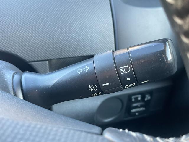 ヴィッツ ＲＳ　５速ＭＴ　キーレス　ナビ　フルセグＴＶ　Ｂｌｕｅｔｏｏｔｈ接続　ＥＴＣ　電動格納ミラー　フォグランプ　純正１６インチアルミホイール　ＨＩＤヘッドライト（46枚目）