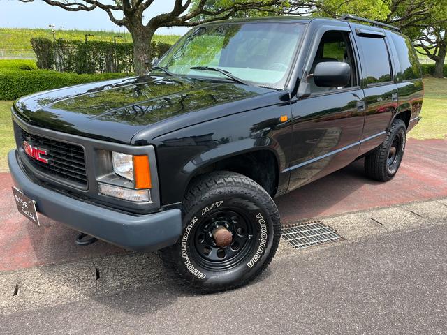 シボレータホ 　４ＷＤ　シャイアングリルフェイス　ブラックロック１６インチホイール　ホワイトレター　レザーシート　セカンドベンチ　社外ナビ　パワーステアリング　ＫＩＣＫＥＲウーファー　キーレス（2枚目）