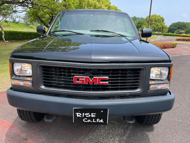 シボレータホ 　４ＷＤ　シャイアングリルフェイス　ブラックロック１６インチホイール　ホワイトレター　レザーシート　セカンドベンチ　社外ナビ　パワーステアリング　ＫＩＣＫＥＲウーファー　キーレス（5枚目）