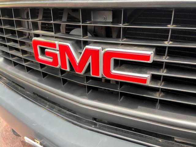 シボレータホ 　４ＷＤ　シャイアングリルフェイス　ブラックロック１６インチホイール　ホワイトレター　レザーシート　セカンドベンチ　社外ナビ　パワーステアリング　ＫＩＣＫＥＲウーファー　キーレス（8枚目）