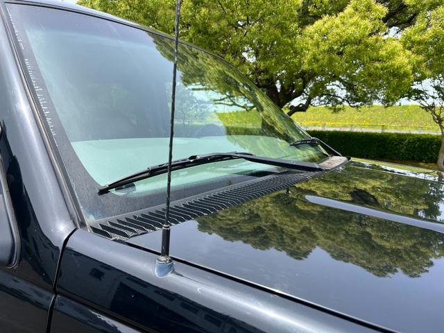 シボレータホ 　４ＷＤ　シャイアングリルフェイス　ブラックロック１６インチホイール　ホワイトレター　レザーシート　セカンドベンチ　社外ナビ　パワーステアリング　ＫＩＣＫＥＲウーファー　キーレス（9枚目）