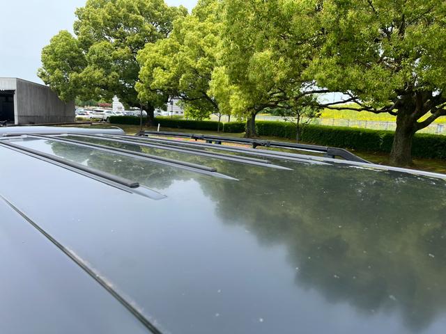 シボレータホ 　４ＷＤ　シャイアングリルフェイス　ブラックロック１６インチホイール　ホワイトレター　レザーシート　セカンドベンチ　社外ナビ　パワーステアリング　ＫＩＣＫＥＲウーファー　キーレス（18枚目）