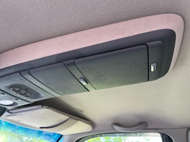 シボレータホ 　４ＷＤ　シャイアングリルフェイス　ブラックロック１６インチホイール　ホワイトレター　レザーシート　セカンドベンチ　社外ナビ　パワーステアリング　ＫＩＣＫＥＲウーファー　キーレス（36枚目）