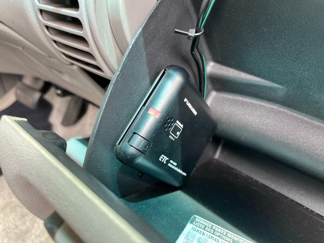 シボレータホ 　４ＷＤ　シャイアングリルフェイス　ブラックロック１６インチホイール　ホワイトレター　レザーシート　セカンドベンチ　社外ナビ　パワーステアリング　ＫＩＣＫＥＲウーファー　キーレス（41枚目）