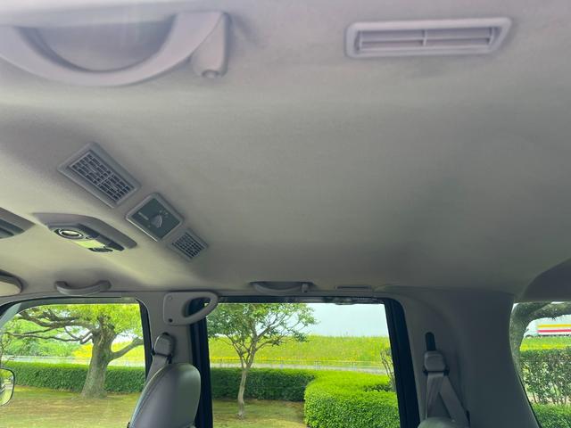 シボレータホ 　４ＷＤ　シャイアングリルフェイス　ブラックロック１６インチホイール　ホワイトレター　レザーシート　セカンドベンチ　社外ナビ　パワーステアリング　ＫＩＣＫＥＲウーファー　キーレス（44枚目）