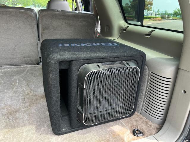 シボレータホ 　４ＷＤ　シャイアングリルフェイス　ブラックロック１６インチホイール　ホワイトレター　レザーシート　セカンドベンチ　社外ナビ　パワーステアリング　ＫＩＣＫＥＲウーファー　キーレス（60枚目）