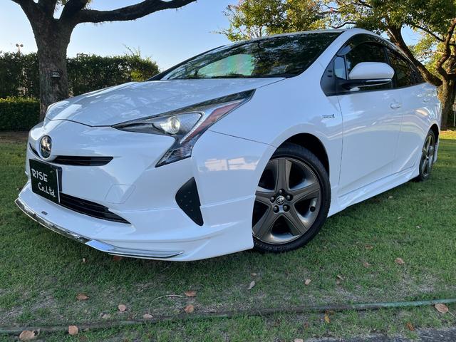 プリウス Ｓ　Ｓ　フルエアロ　純正１７ＡＷハイグロス塗装　バックカメラ　クルコン　オートハイビーム　衝突軽減ブレーキ　オートライト　ＥＴＣ　地デジ　Ｂｌｕｅｔｏｏｔｈ　ステアリングスイッチ　ＬＥＤヘッドライト（2枚目）