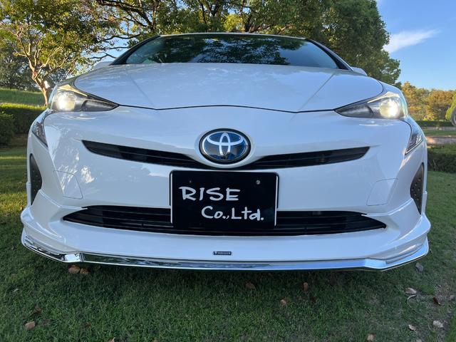 プリウス Ｓ　Ｓ　フルエアロ　純正１７ＡＷハイグロス塗装　バックカメラ　クルコン　オートハイビーム　衝突軽減ブレーキ　オートライト　ＥＴＣ　地デジ　Ｂｌｕｅｔｏｏｔｈ　ステアリングスイッチ　ＬＥＤヘッドライト（4枚目）